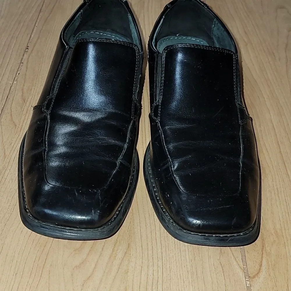 APT 9 BLACK LOAFERS, SIZE 8.5